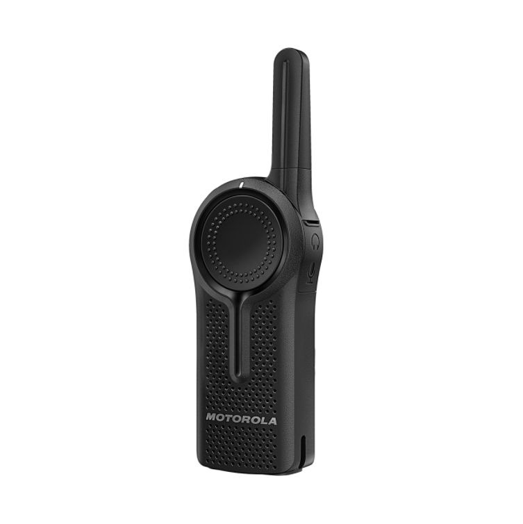 Zwarte walkietalkie met antenne, zijknoppen en ventilatiesleuven.