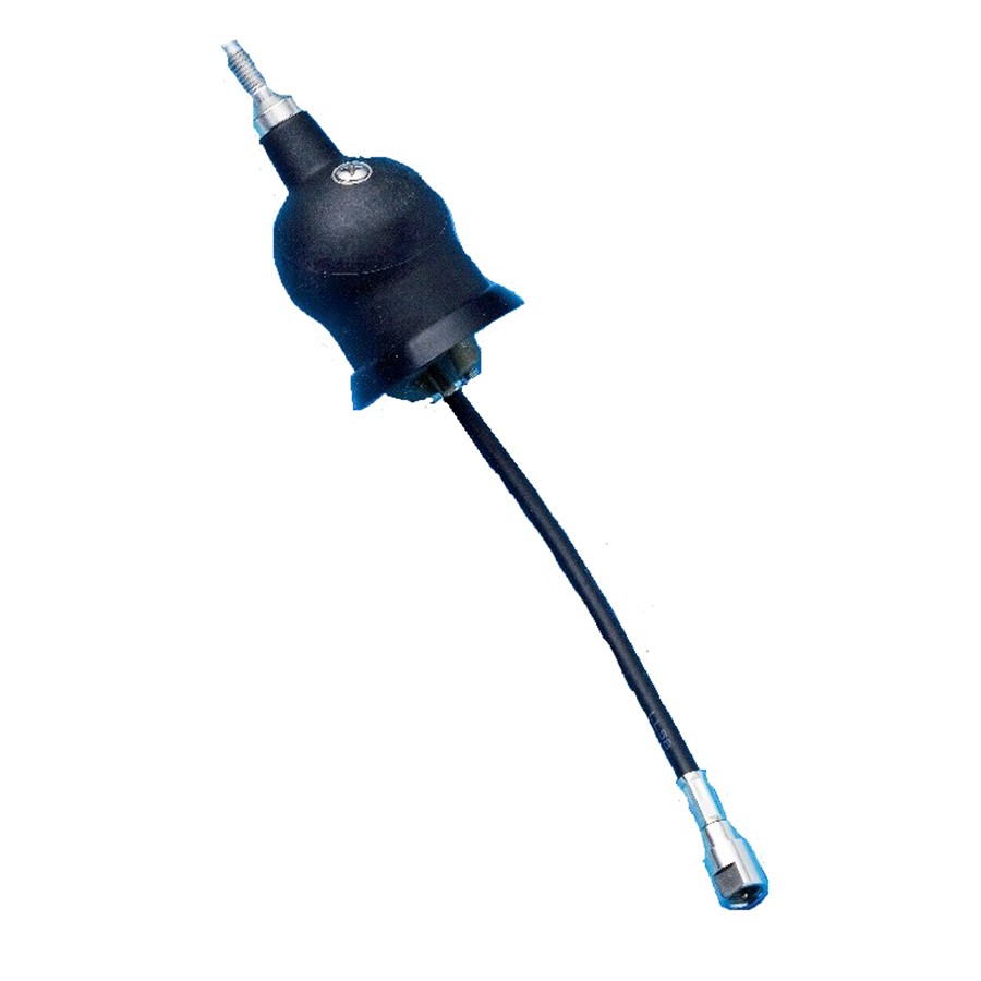 7000_00750955_SMA_01.jpg Zwarte rubberen mondstuk met metalen slangfitting op witte achtergrond.