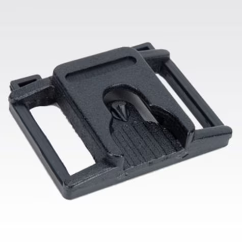 Boucle en plastique noir avec mécanisme à fente.