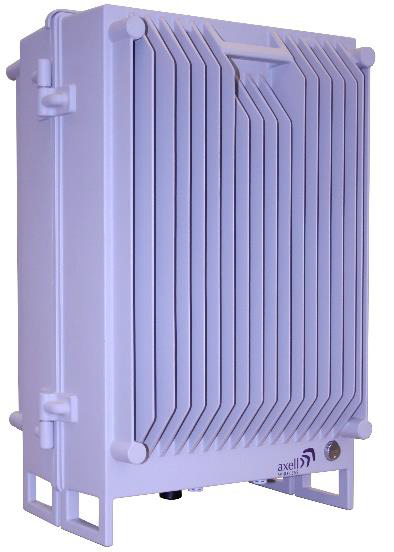 Witte wandradiator met verticale lamellen en bevestigingen