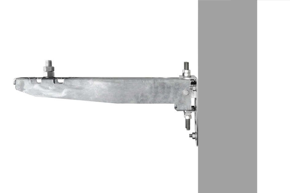 Support métallique avec vis monté sur le mur.