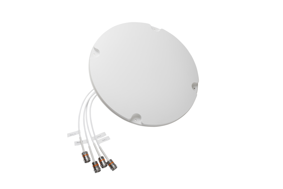 Ronde, witte antenne met vier aangesloten kabels.
