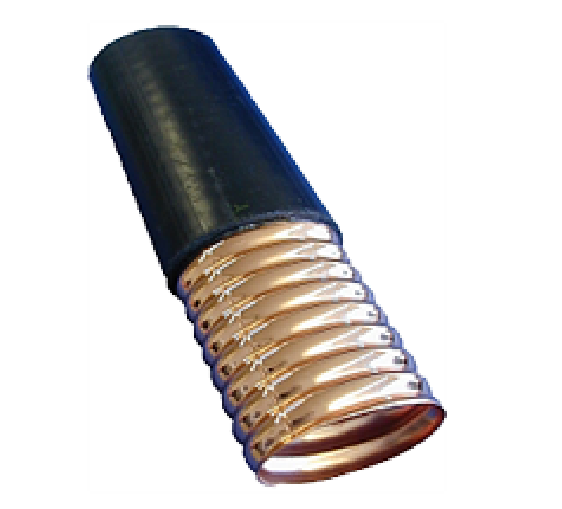 Tuyau ondulé avec revêtement noir, spirale métallique visible