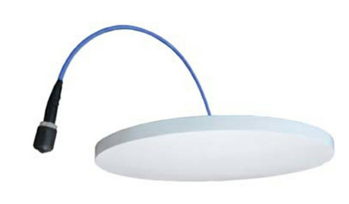 Platte ronde lamp met blauwe kabel en zwarte connector.