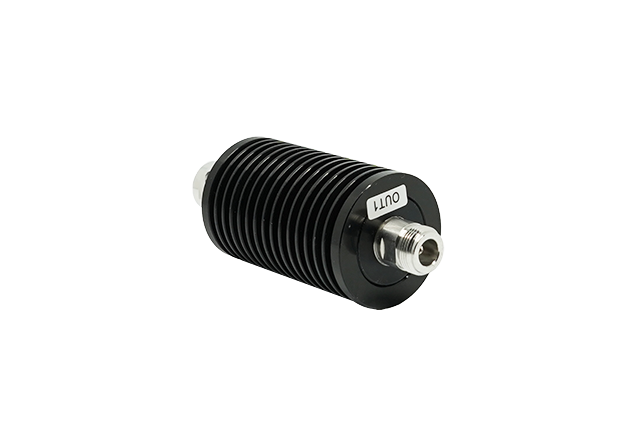 Atténuateur électrique cylindrique avec étiquette de connexion 'OUT'.