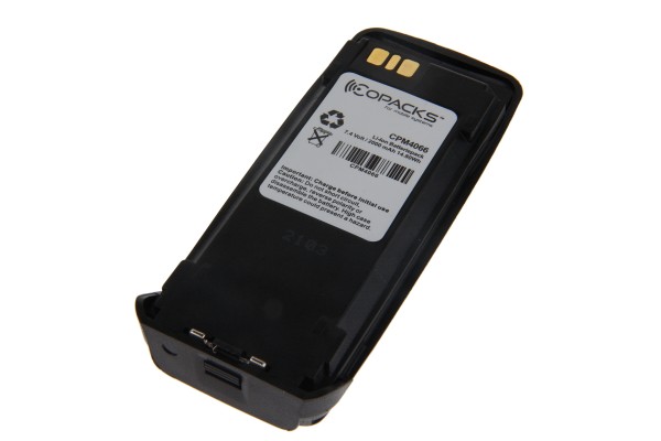 Zwarte rechthoekige batterij met fabrikantenlabel en recyclingsymbool.
