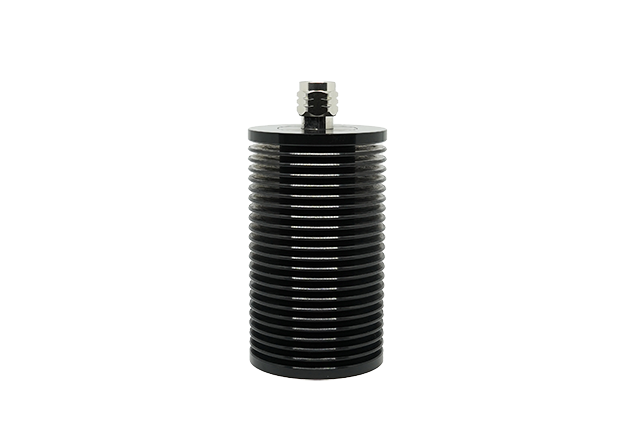 Dissipateur cylindrique avec plusieurs ailettes et connecteur en haut.