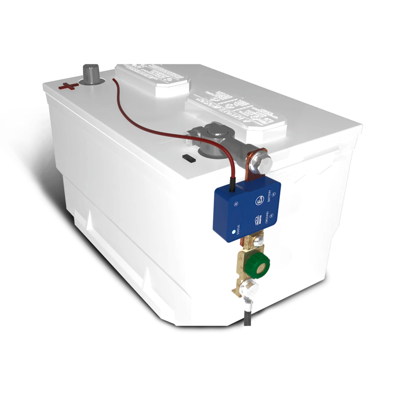 Witte batterij met blauwe schakeling en kabelverbinding.