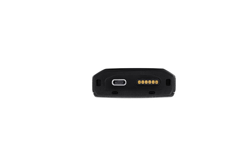 Onderzijde apparaat met USB-C-poort en laadcontacten.