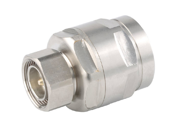 Metalen connector met zeshoekige schroefbehuizing.