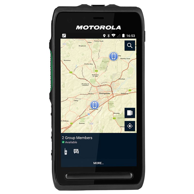 Smartphone avec application de navigation sur carte à l'écran