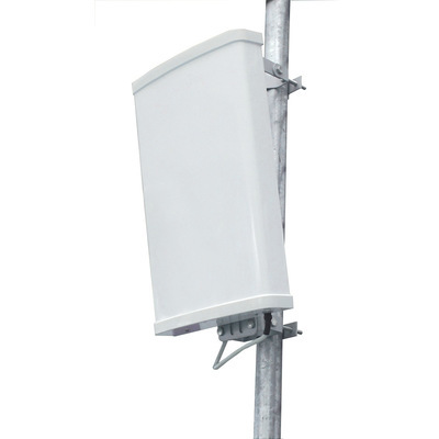7000_00042700_COM_01.jpg Externe antenne gemonteerd op metalen paal.
