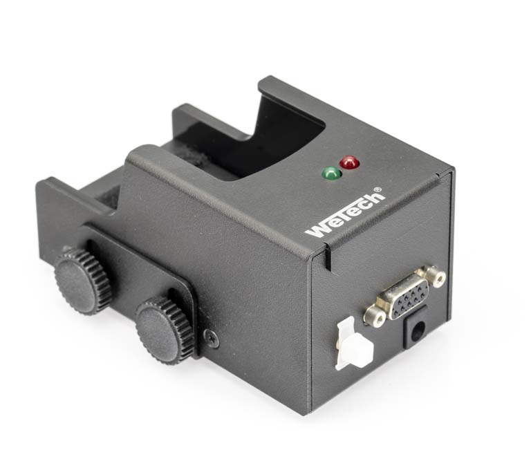 Appareil électronique noir avec deux voyants et une interface VGA.