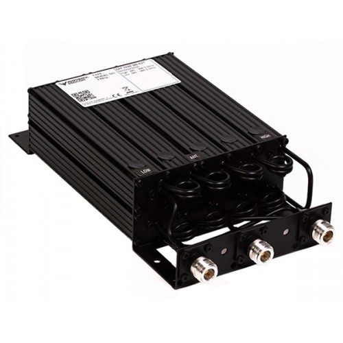 Zwart, geribbeld elektronisch apparaat met drie voorste connectors.
