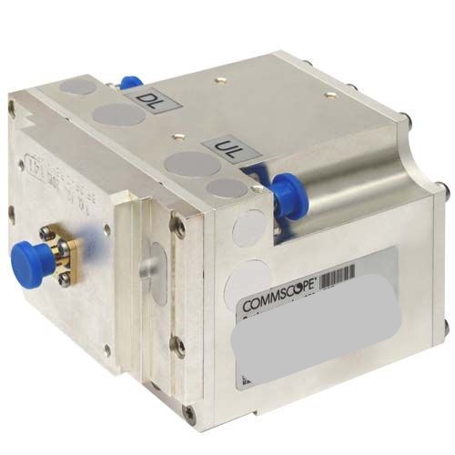 Composant métallique avec connecteurs bleus et argentés, étiquetés DL et UL.