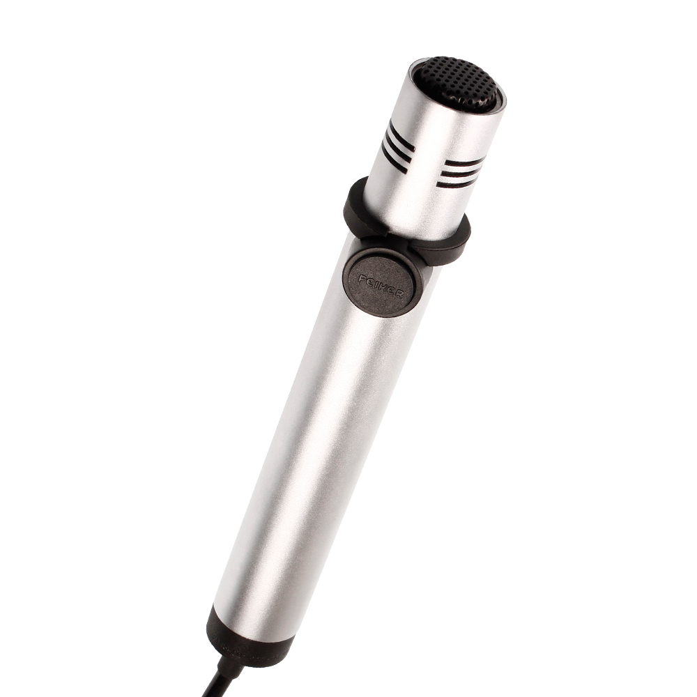 Zilverkleurige microfoon met zwarte kop en kabelverbinding