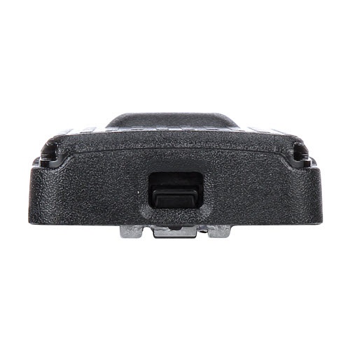 Vue arrière d'un appareil électronique noir avec un connecteur au centre.