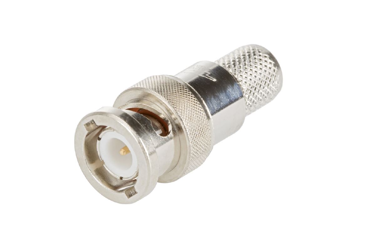 Connecteur en métal argenté avec ouverture ronde et surface moletée.