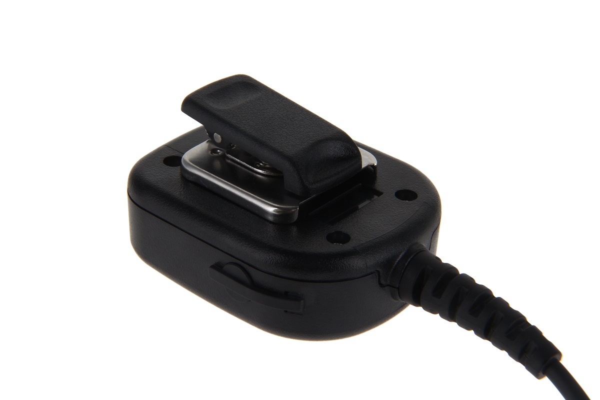 Zwarte kabel met rechthoekige connector en clip.