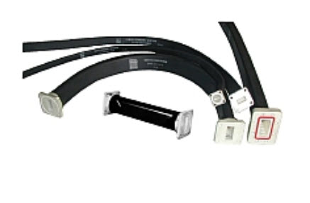 Différents connecteurs et câbles noirs avec extrémités rectangulaires.