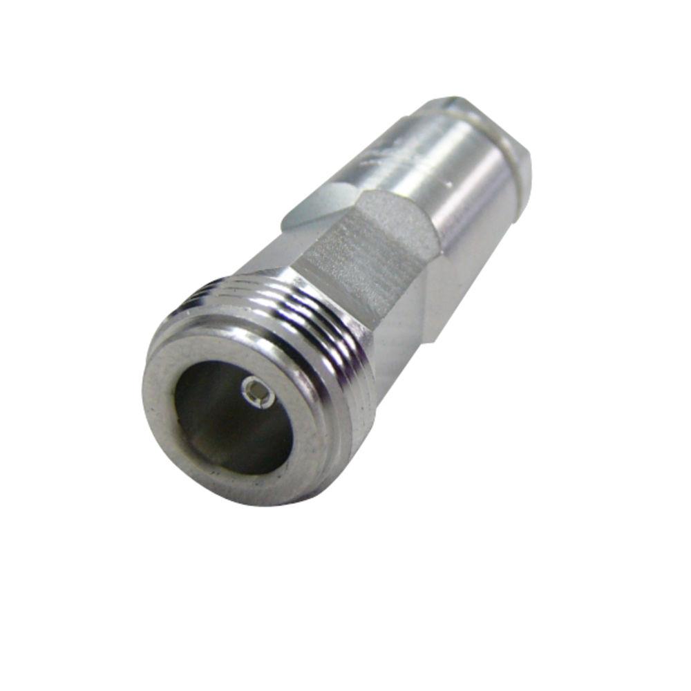 Metalen adapter met binnendraad en cilindrisch lichaam.