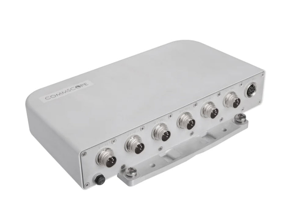 7000-00750614_com_01.jpg Elektronisch apparaat met meerdere aansluitingen aan de voorkant.