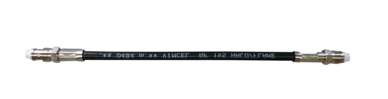 7000-00710200_vim_01.png Zwarte coaxkabel met zilveren aansluitingen aan beide uiteinden.