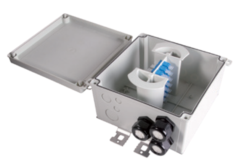Boîtier de jonction gris ouvert avec presse-étoupes et bornes bleues.