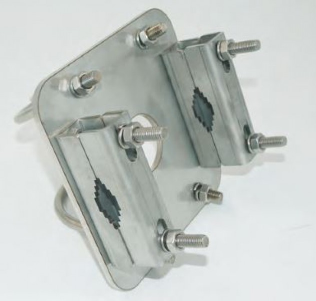 7000-00534000_pro_01.jpg Metalen beugel met schroeven en bevestigingen, rechthoekig met twee klemmen.
