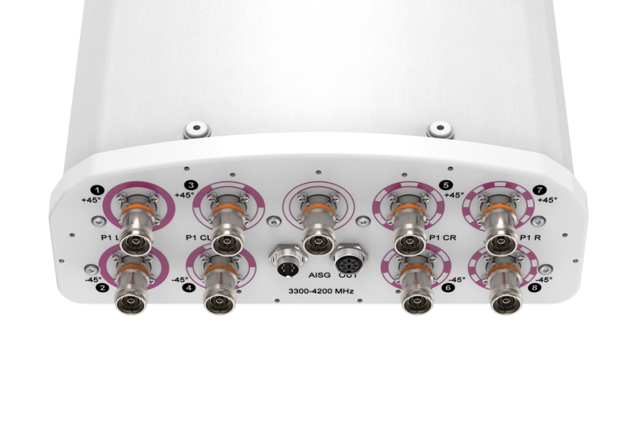 Antenne met acht connectoren en twee controlepoorten, bereik 3300-4200 MHz.
