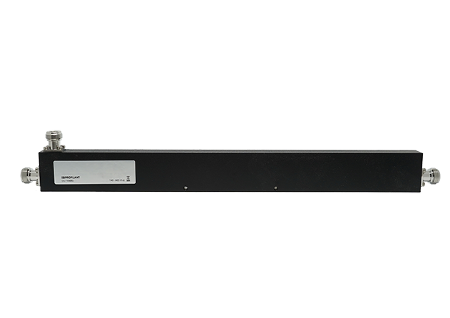 Lange zwarte elektronische verdeler met zilveren aansluitingen aan de uiteinden.