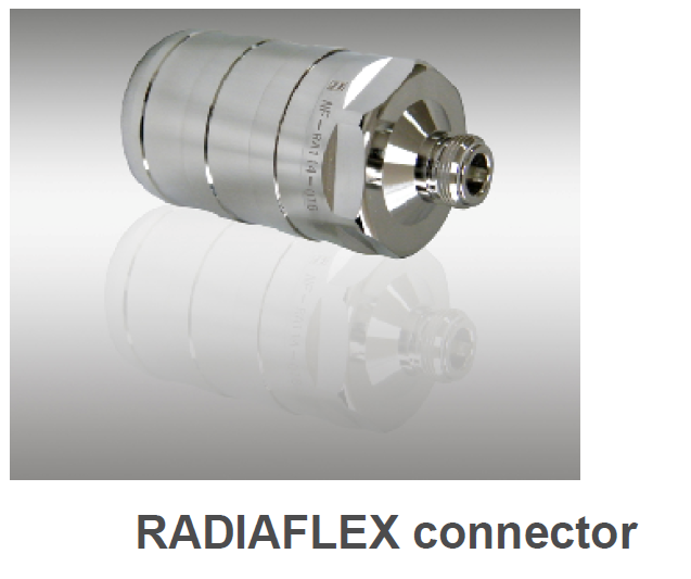 Connecteur tubulaire en métal sur fond blanc, étiquette RADIAFLEX