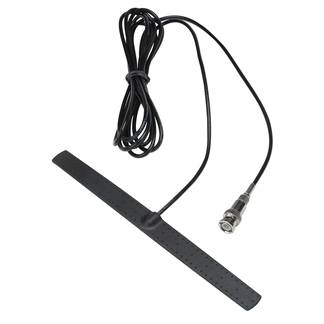 7000-00241300_mot_01.jpg Zwarte antenne met lange kabel en een stekker aan het einde.