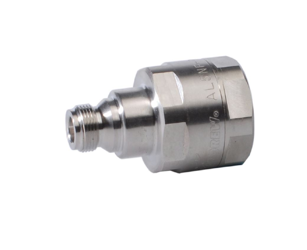 Stalen adapter met schroefverbinding, cilindrische vorm, glanzend oppervlak.