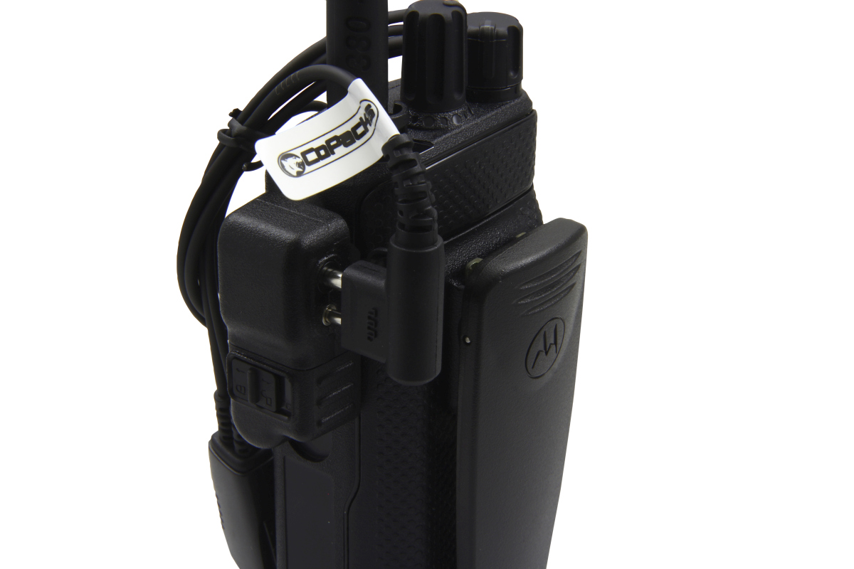 Radio noire avec antenne et connexion câble