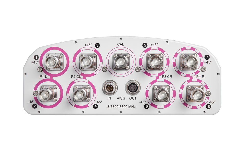 Connecteurs coaxiaux sur une base d'antenne, numérotés et étiquetés Cal, IN, AISG, OUT.