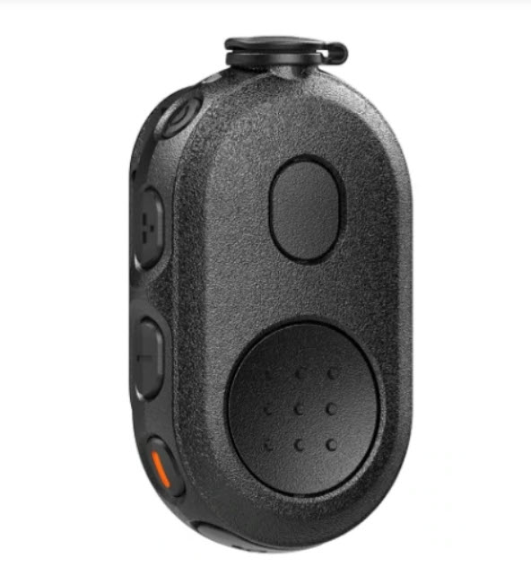 Zwart, ovaal apparaat met zijbutton en getextureerd oppervlak.