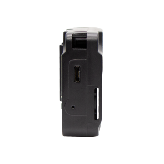 Zijaanzicht van een zwart elektronisch apparaat met USB-poort en kaartsleuf.