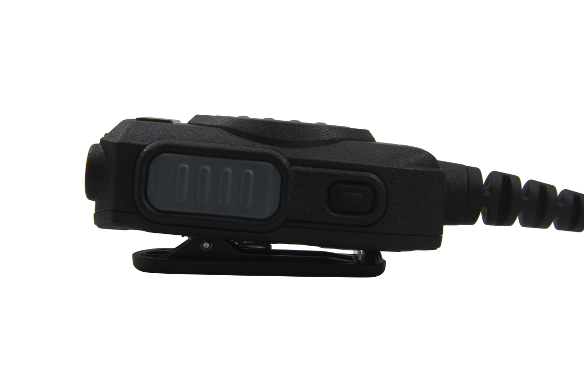 Een zwart walkie-talkie-microfoon met clip en spiraalkabel.