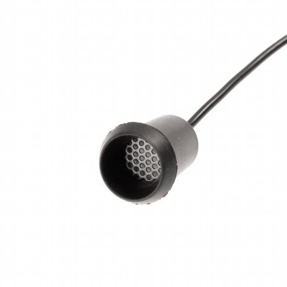 Boîtier de capteur noir rond avec motif perforé et câble.