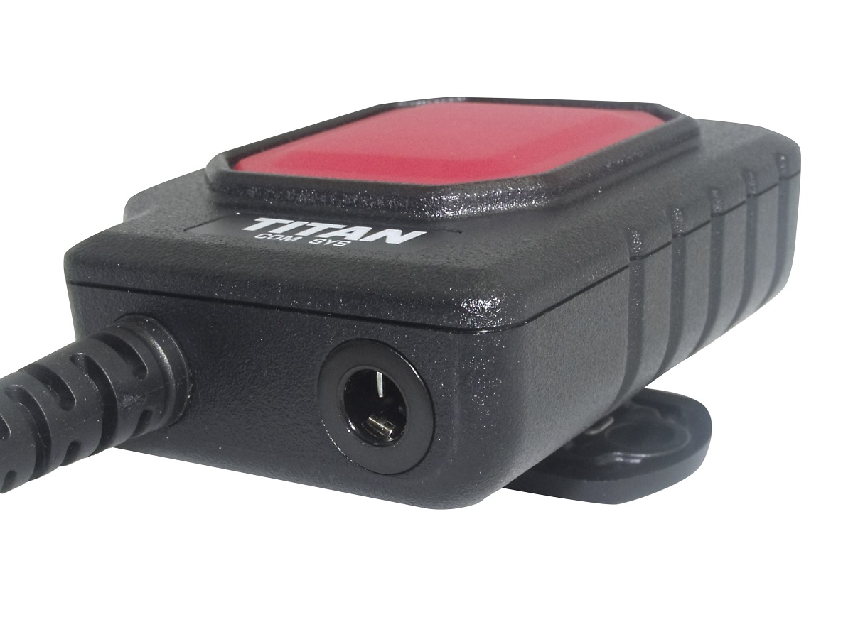 Appareil électronique noir avec zone supérieure rouge et prise de connexion.