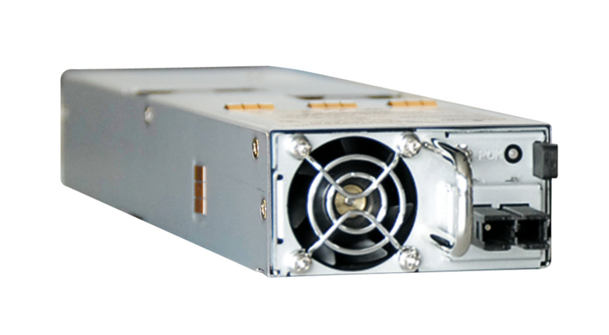 Boîtier métallique avec ventilateur et connecteurs à l'avant.