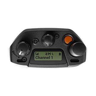 Zwart-grijze radiodeksel met knoppen en display, toont Kanaal 1.