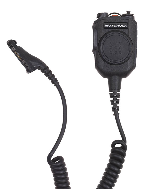 Zwart handmicrofoon met spiraalkabel en clip, merknaam bovenaan zichtbaar.