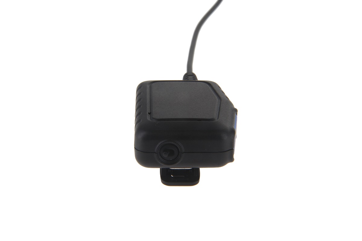Zwarte rechthoekige adapter met kabel, ISO-aanzicht.