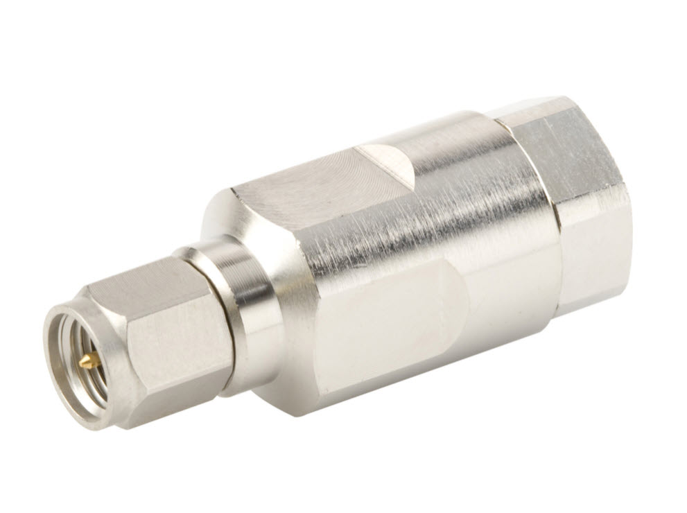 Metalen adapter voor hoogfrequentietoepassingen met schroefdraad.