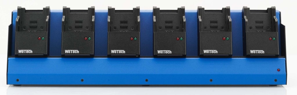 Chargeur bleu avec sept emplacements de charge noirs.