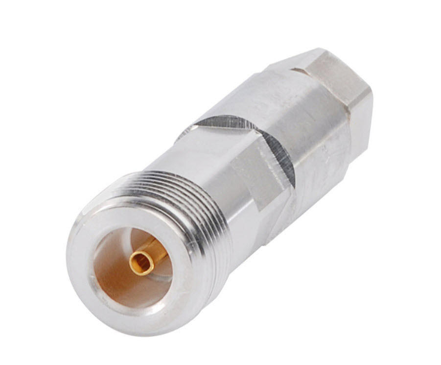 Zilveren coaxiale kabelconnector met binnendraad en gouden contactpunt