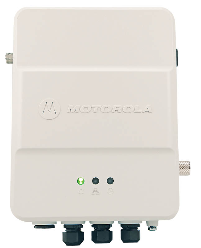 7000_00757886_MOT_01-1.jpg Witte Motorola buitenkast met drie LED's en kabelconnectoren onderaan.