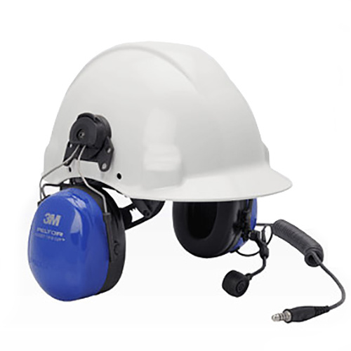 Witte veiligheidshelm met blauwe oorkappen en kabel.